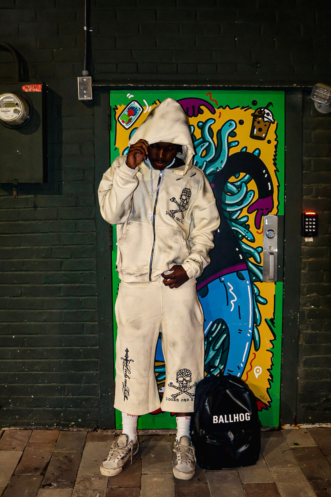 * CREAM BLACK KILL SET